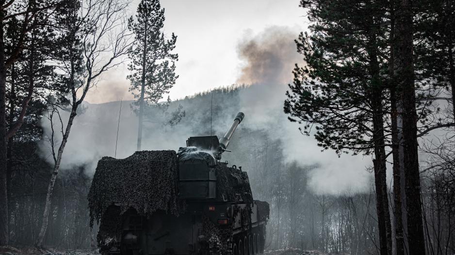 Arctic Bolt 2022: Forces of Brigade Nord's artillery battalion in action in the forest of Setermoen shooting and training range. A total of 350 tracked vehicles were involved in the training. (Photo: Synne Nilsson/the Norwegian Armed Forces) >