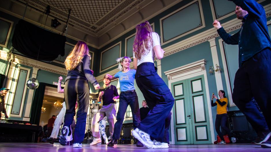 Lunch beat has its own manifest. Mandatory dancing and no talking about work are among the rules. The concept was created in Stockholm and traveled to Reykjavìk Dance Festival in 2012. The event takes place under the auspices of the Coreography Reykjavìk collective. (Photo: Owen Fiene/Reykjavìk Dance Festival)