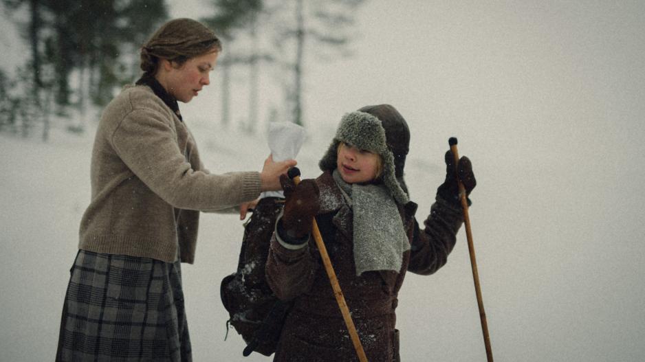 Overlevelse i krigstid er rammen for den finske filmen The Blanket (Lakana). Tiårige Marja sendes ut for å hente melk til lillebroren – og ferden går over en stor innsjø dekket av tynn is. Imidlertid møter hun på noe som er enda farligere. Regi: Teppo Airaksinen. > The Blanket, TIFF