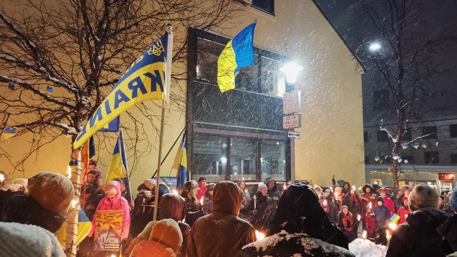 Many in Kirkenes turned up to protest the war and show solidarity with Ukraine. (Photo: Astri Edvardsen)