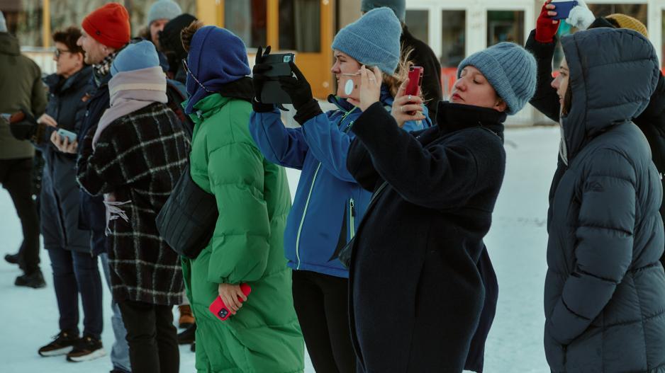 The audience have a go at Yav's app AR Hunter. (Photo: Alexey Tsalko/Pikene på Broen)