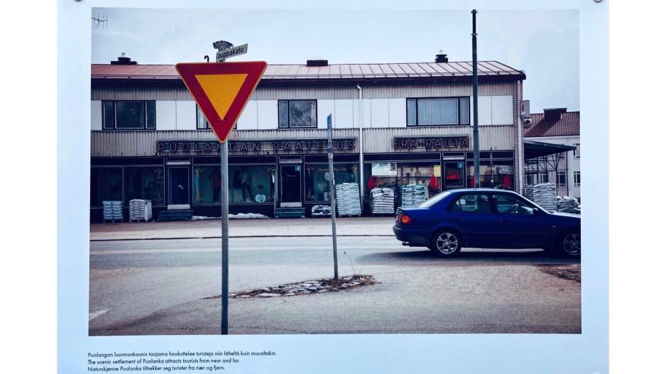 «Puolangan luonnonkaunis taajama houkuttelee turisteja niin läheltä kuin muualtakin. // The scenic settlement of Puolanka attracts tourists from near and far.» (Photo: Astri Edvardsen) >