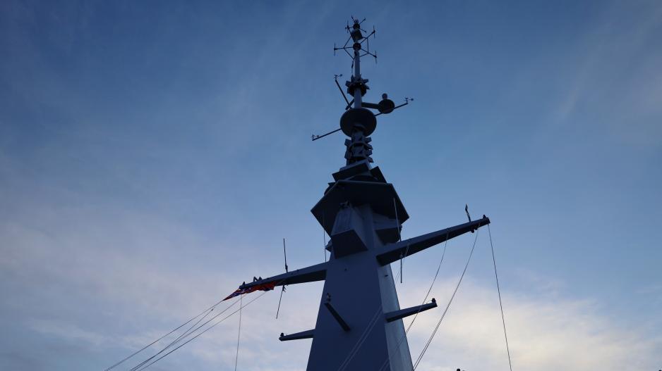 The frigate’s radar has a range of 200 km in the air and about 40 to 80 km at sea, depending on propagation. >