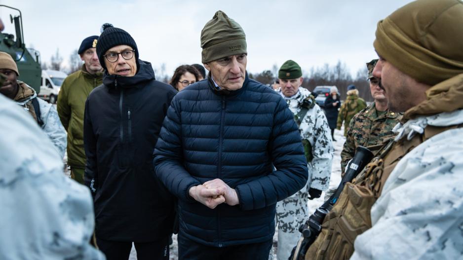 PHOTO GALLERY: President Stubb and Norwegian PM Støre meeting forces from the US Marine Corps at Sennalandet. Here, accompanied by the Chief of the Norwegian Joint Headquarters, Vice Admiral Rune Andersen (behind). (Photo: Kristian Kapelrud/the Armed Forces) >