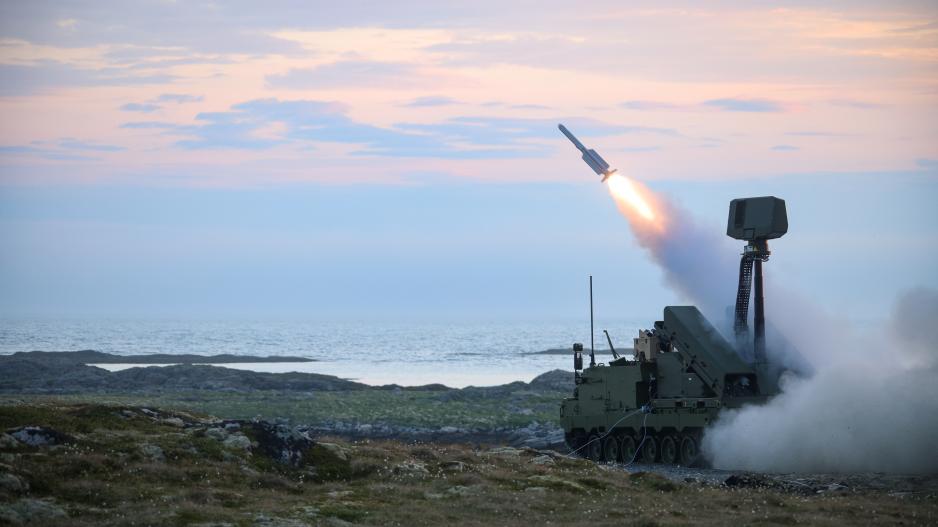Første testskyting med NOMADS (National Maneuver Air Defense System) på Andøya våren 2024. Dette luftvernsystemet har kort rekkevidde, og er spesialdesignet for Hæren av Kongsberg Defense & Aerospace. (Foto: Ole-Sverre Haugli/Forsvaret) > Første testskyting med NOMADS (National Maneuver Air Defense System) på Andøya våren 2024. Dette luftvernsystemet har kort rekkevidde, og er spesialdesignet for Hæren av Kongsberg Defense & Aerospace. (Foto: Ole-Sverre Haugli/Forsvaret) >
