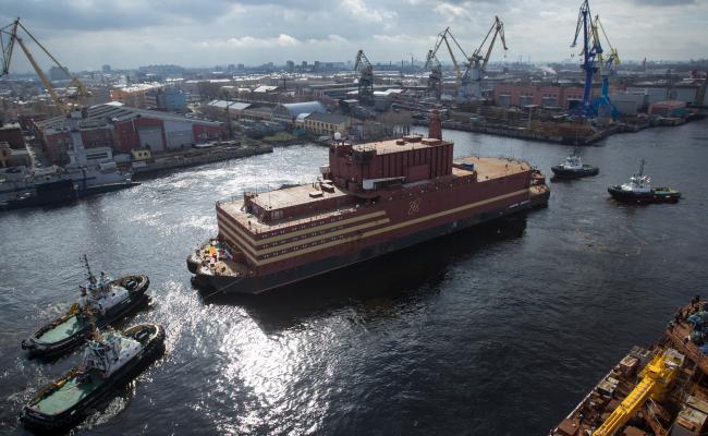 The Akademik Lomonosov being maneuvered by tug boats in the Port of Murmansk. (Photo: Courtesy of Rosatom) The Akademik Lomonosov being maneuvered by tug boats in the Port of Murmansk. (Photo: Courtesy of Rosatom)