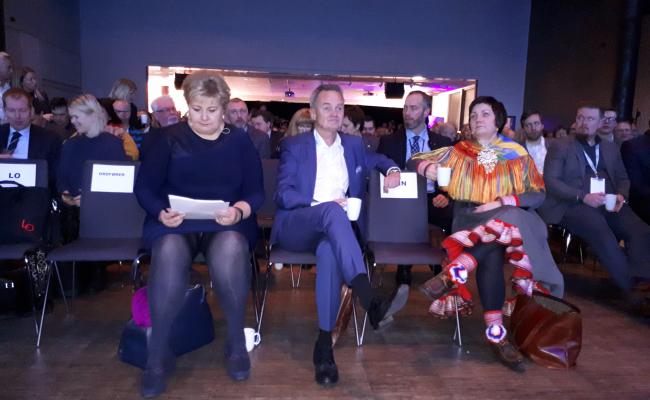 Første benk under fjorårets Agenda Nord-Norge, der både Erna Solberg, Jan-Frode Janson og sametingspresident Aili Keskitalo var sterkt tilstede. I år er statsministeren den eneste av disse som figurerer i programmet. (Foto: Arne F. Finne).