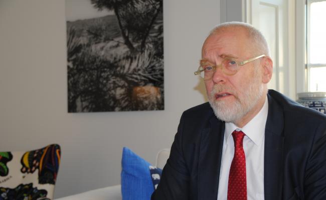 - Hva skal man frakte langs den påtenkte Arctic Railway mellom Kirkenes og Rovaniemi? spør statssekretær Matti Anttonen i Finlands utenriksdepartement. Svaret har han ikke, men man avventer en finsk-norsk utredning om saken. (Foto: Arne F. Finne).