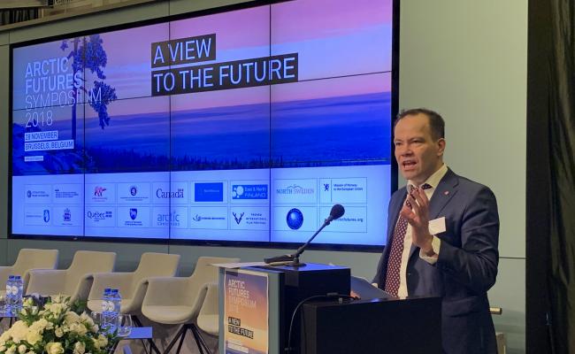 Fylkesrådsleder i Nordland, Tomas Norvoll, hilser EU-kommisjonens forslag om å innlemme Ofotbanen i EUs kjernekorridornettverk hjertelig velkommen. (Foto: Torjus Kleven Kandal/Nord-Norges Europakontor).