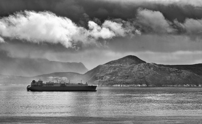 LNG Carrier off Norway's Northern Coast // LNG-skip langs norskekysten (Foto: Torbein Rønning/Flickr) LNG Carrier off Norway's Northern Coast // LNG-skip langs norskekysten (Foto: Torbein Rønning/Flickr)