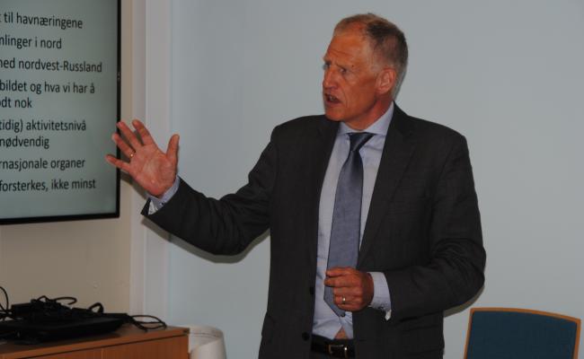 - Justis- og beredskapsdepartementet må komme på banen i diskusjonen om beredskapen i nord. Her er det fortsatt hull å tette, sier professor Odd Jarl Borch. (Arkivfoto: Arne F. Finne).