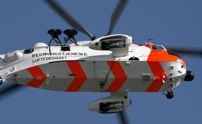 Forsvarets Seaking-helikoptre (bildet) er etterhvert ganske gamle, og byttes nå ut med 16 nye AW101, med tilnærmet dobbel rekkevidde. (Foto: Torbjørn Kjosvold/Forsvaret).