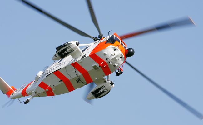 EU har bevilget til sammen 35 millioner til ARCSAR, et stort internasjonalt prosjekt som skal ledes av Hovedredningssentralen Nord-Norge, for å bygge bedre og tettere nettverk for søk, redning og oljevern i Arktis. (Foto av Sea King redningshelikopter fra Forsvaret).