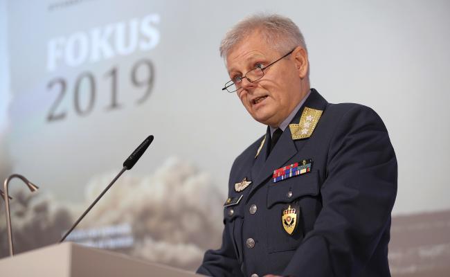 Sjefen for Forsvarets etterretningstjeneste, generalløytnant Morten Haga Lunde, la frem trusselrapporten Fokus 2019 i dag. Russisk oppbygging i nord, både militært og sivilt, kommer til å fortsette, heter det blant annet i rapporten. (Foto: Torbjørn Kjosvold/Forsvaret).