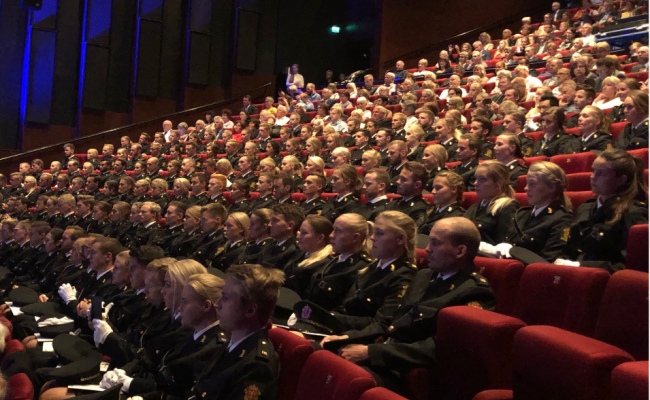 SØKERE FRA HELE LANDET: Selv om søkertallene går ned, så er det likevel fortsatt mange som vil bli politi. Og søkerne kommer, i varierende grad, fra hele landet. Foto: Tom Christer Holme
