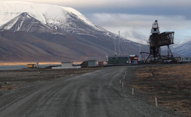 Gruva i Svea skal stenges. Her fra kullkaia i Longyearbyen. (Foto: Arne O. Holm)