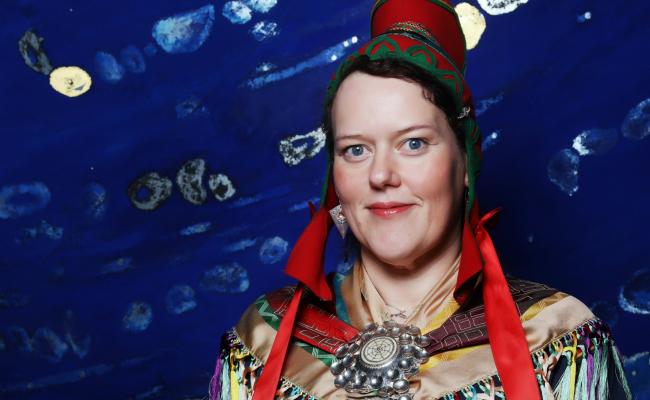 Å skape flere arbeidsplasser skjer ikke ved å knekke reindriften i Kvalsund-området, ødelegge fiske i fjorden eller skade omdømmet for norsk sjømat i internasjonale markeder, skriver sametingsråd Silje Karine Muotka. (Foto: Kenneth Hætta, Sametinget).