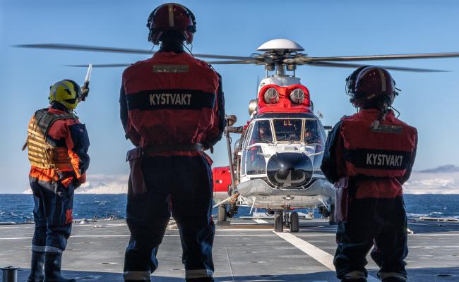 Massevakuering med helikopter på Svalbard
