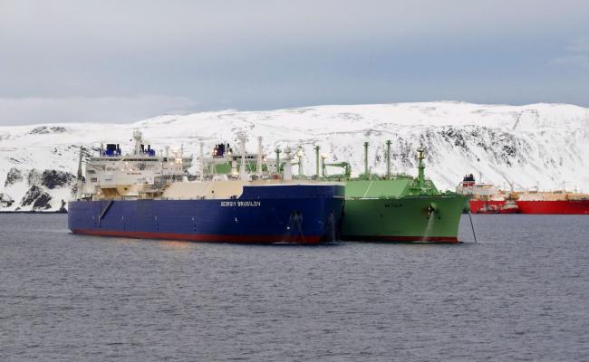 Ship-to-ship transfer