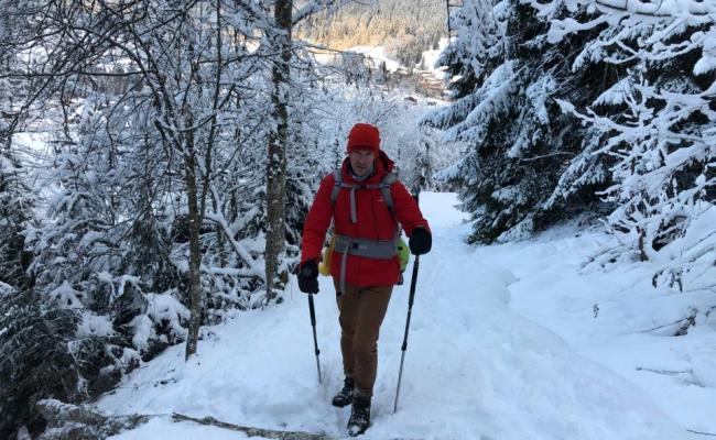 EUs ambassadør til Arktis, Michael Mann på tur i snøkledd skog. Michael Mann. Snø