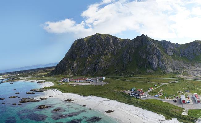 Utsikt over Oksebåsen, hvor Andøya Space Center ligger. Foto: Hoyd / Wikimedia Commons.