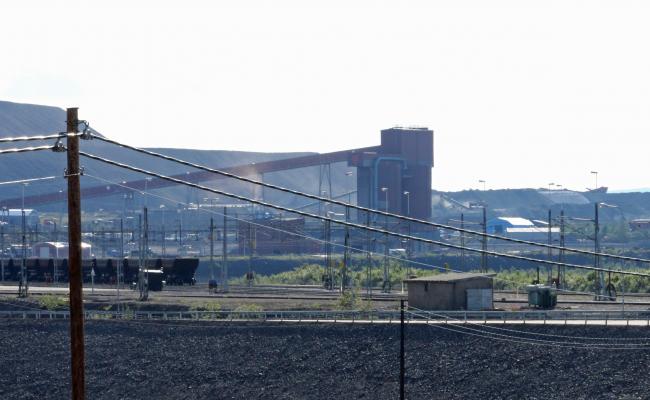 Det svenske statseide gruveselskapet LKAB er den største jernmalmprodusenten i Europa. Selskapet driver jernmalmgruve i byen Kiruna, nord i Sverige. (Foto: Arne O. Holm) kiruna_gruva