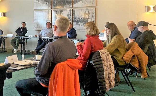 Næringsminister Iselin Nybø gjestet Svalbard og tok et møte med reiselivsaktørene. Foto: Visit Svalbard Næringsminister Iselin Nybø gjestet Svalbard og tok et møte med reiselivsaktørene. Foto: Visit Svalbard