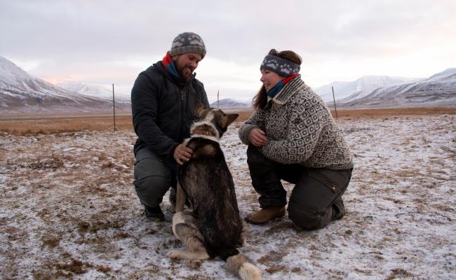 Audun og Mia Salte i hundegarden