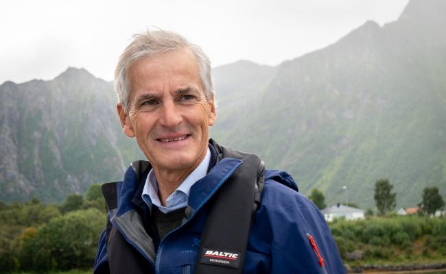 – En stat som Norge må stille større krav til de som utvikler og videreutvikler våre naturressurser, og sikre at det skapes ringvirkninger som merkes lokalt, sier Jonas Gahr Støre. (Foto: Arbeiderpartiet) – En stat som Norge må stille større krav til de som utvikler og videreutvikler våre naturressurser, og sikre at det skapes ringvirkninger som merkes lokalt, sier Jonas Gahr Støre. (Foto: Arbeiderpartiet)