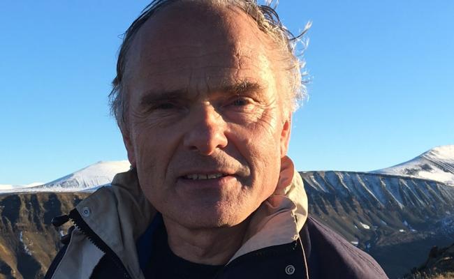 Arild Moe på Svalbard. (Foto Karoline Flåm – Wikimedia Commons) Arild Moe på Svalbard. (Foto Karoline Flåm – Wikimedia Commons)