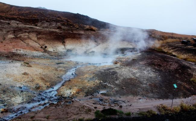 Vulkansk kilde i Reykjadalur, Island.
