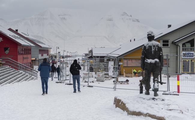 Longyearbyen er i endring både fysisk og samfunnsmessig Longyearbyen er i endring både fysisk og samfunnsmessig