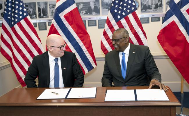 Norwegian Minister of Defense Odd Enoksen (left) and U.S. Secretary of Defense Lloyd J. Austin III