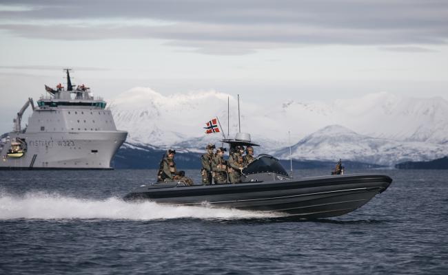Kystjegerne og KV Bison i samtrening under øvelse Cold Response 2020. Her trener de på bording av fartøyer. Cold Response 2020.