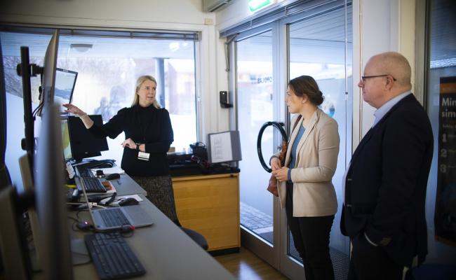 Hege Stenhammer, Ina Nygård Mossin og Morten Høglund på Nordlab.