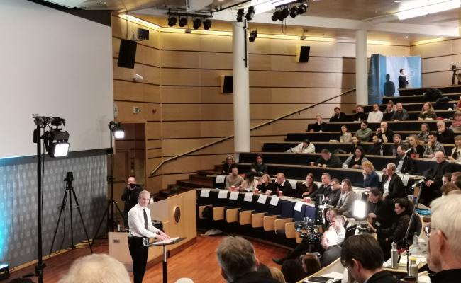 Statsminister Jonas Gahr Støre (Ap) trakk opp den nye regjeringens nordområdepolitiske linjer i torsdagens tale på UiT Norges arktiske universitet i Tromsø. (Foto: Astri Edvardsen) Statsminister Jonas Gahr Støre (Ap) trakk opp den nye regjeringens nordområdepolitiske linjer i torsdagens tale på UiT Norges arktiske universitet i Tromsø. (Foto: Astri Edvardsen)