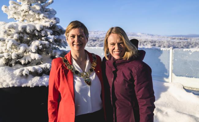 Lena Norum Bergeng og Anniken Huitfeldt på Kirkeneskonferansen 2022 Lena Norum Bergeng og Anniken Huitfeldt.