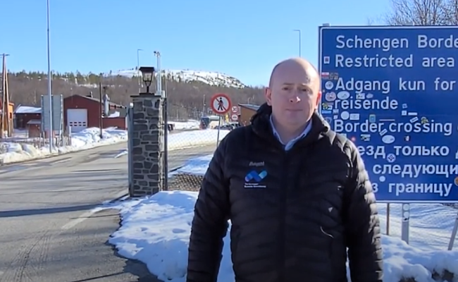 Til vanlig krysser rundt 1000 personer russegrensa daglig. Under pandemien sank grensepasseringene med 95 prosent, forklarte Lars Georg Fordal under The High North Tour 2021. Nå er grensa stengt på tredje året og grenseboerbeviset er dermed suspendert inntil videre. (Foto: Arne O. Holm) Lars Georg Fordal, Storskog