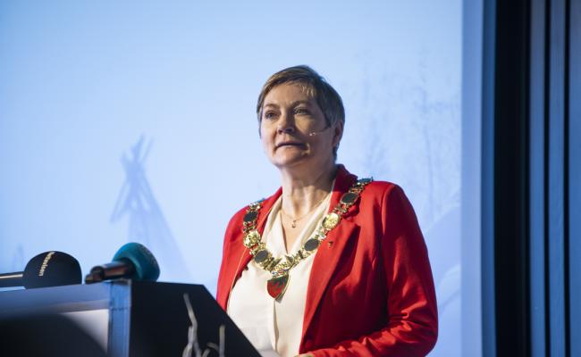 Ordfører i Sør-Varanger kommune, Lena Norum Bergeng (A) holdte et følelsesladet innlegg på Kirkeneskonferansen 2022 den fatale torsdagen krigen i Ukraina var et faktum. (Foto: Hogne Bø Pettersen/Nordområdesenteret) Lena Norum Bergeng. Foto Hogne Bø Pettersen, NOS.