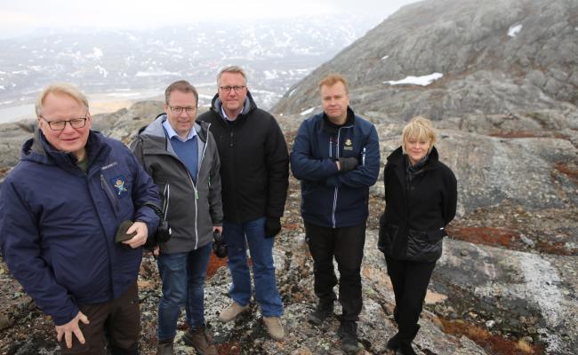 Nordisk forsvarssamarbeid skal styrkes ytterligere, melder de nordiske forsvarsministrene i en ny felles uttalelse. Her fra forrige nordiske forsvarsministermøte i Finnmark 11. mai. F.v. Forsvarsministrene Peter Hultqvist (Sverige), Bjørn Arild Gram (Norge), Morten Bødskov (Danmark), Antti Kaikkonen (Finland) og Islands statssekretær Marie Kallestad Lamo. (Foto: Asgeir Spange Brekke/Forsvarsdepartementet)