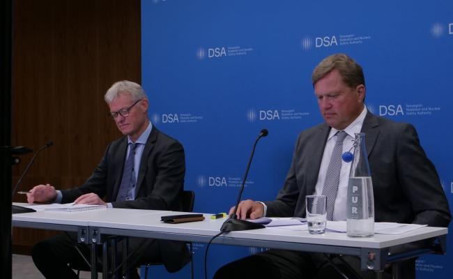 Seksjonssjef Ingar Amundsen og direktør Per strand i Direktoratet for strålevern og atomsikkerhet. (Foto: Hallfrid Simonsen, DSA) Seksjonssjef Ingar Amundsen og direktør Per strand i Direktoratet for strålevern og atomsikkerhet. (Foto: Hallfrid Simonsen, DSA)