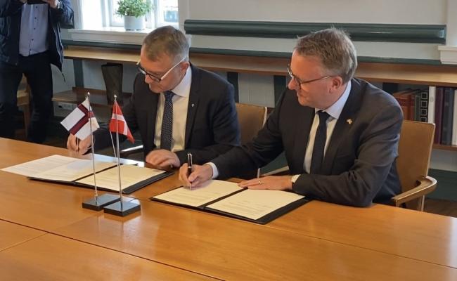 Minister of Foreign Affairs and Culture in the Faroe Islands, Jenis av Rana, and Danish Minister of Defence, Morten Bødskov. Minister of Foreign Affairs and Culture in the Faroe Islands, Jenis av Rana, and Danish Minister of Defence, Morten Bødskov.