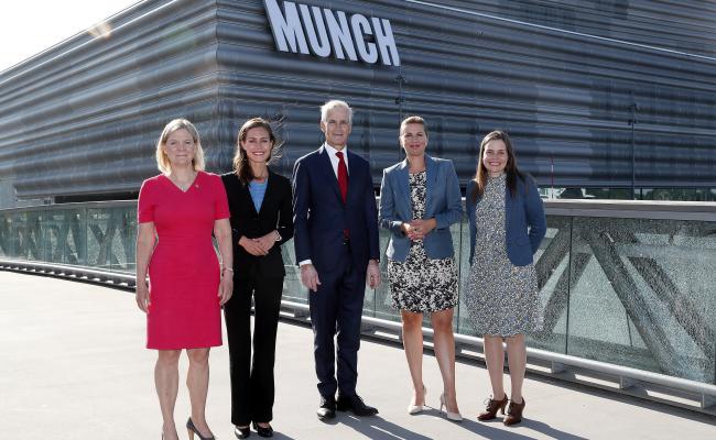 De nordiske statsministerne møttes mandag i Oslo: (f.v.) Sveriges Magdalena Andersson (S), Finlands Sanna Marin (SDP), Norges Jonas Gahr Støre (Ap), Danmarks Mette Frederiksen (S) og Islands Katrín Jakobsdóttir (Venstrepartiet – De grønne). (Foto: Roger Holmsen/Statsministerens kontor, Norge)