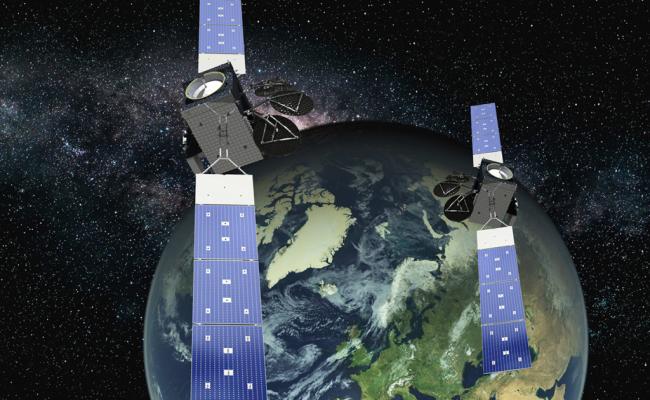 De nye bredbåndssatellittene vil gi dekning i arktiske strøk der ingen skulle tru at nokon kunne surfe. (Illustrasjon: Northrop Grumman Space Systems)
