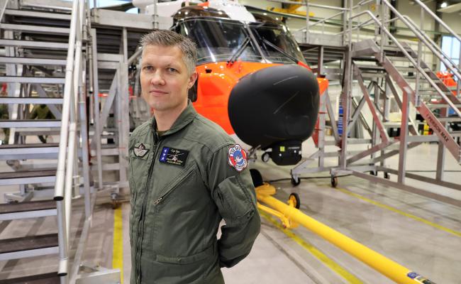 Kaptein Remi Olsen ved 330-skvadronens avdeling i Bodø.
