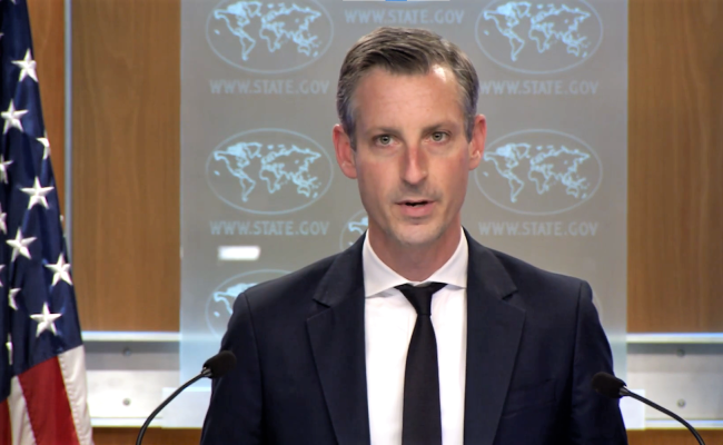 Politisk rådgiver og talsperson for USAs utenriksdepartement, Ned Price under pressebriefingen om Finland og Sverige i NATO Ned Price.