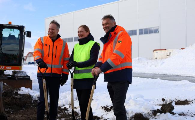 Første spadetak i flyttingen av Bodø lufthavn