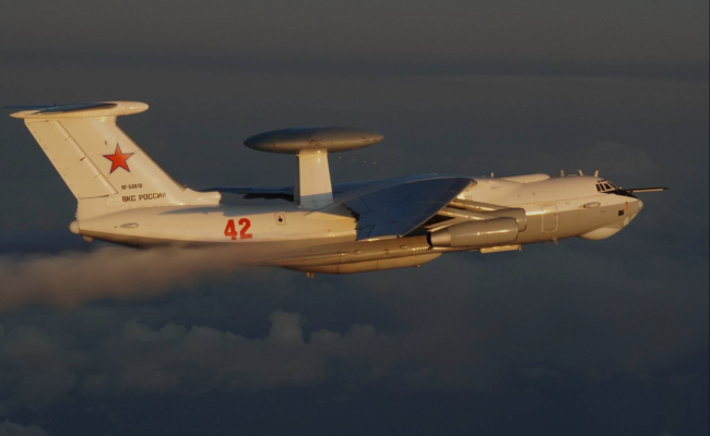 Illustrasjonsbilde: Et russisk kommando- og kontrollfly av typen Berijev (med Nato-betegnelsen Mainstay) identifisert i internasjonalt luftrom utenfor kysten av Finnmark februar 2022. Denne typen fly har en radar som gir luftbilde, og brukes til å lede flystyrker. (Foto: Luftforsvaret)