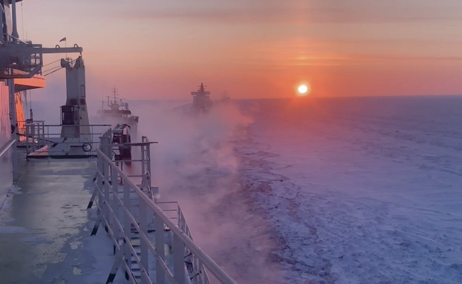 Rosatom nuclear icebreaker Vaigach escorting cargo ships in the Yenisei Bay. (Source: Rosatomflot) Rosatom nuclear icebreaker