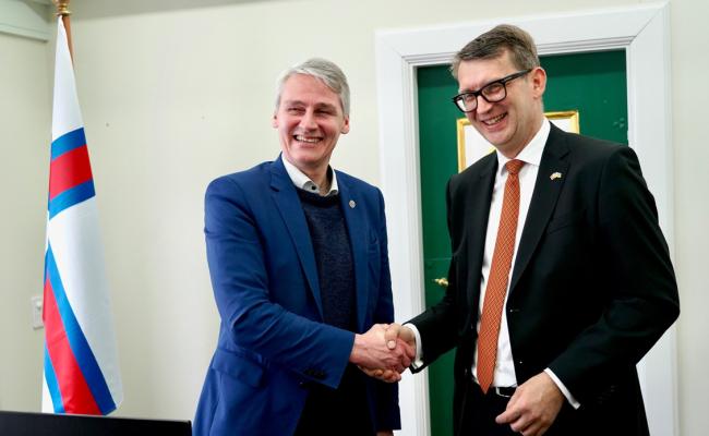 Troels Lund Poulsen og Høgni Hoydal i Tórshavn, Færøyene Troels Lund Poulsen og Høgni Hoydal i Tórshavn, Færøyene
